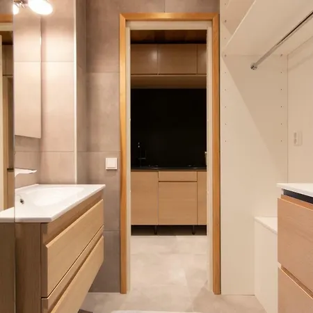 Riverside Luxury アパート