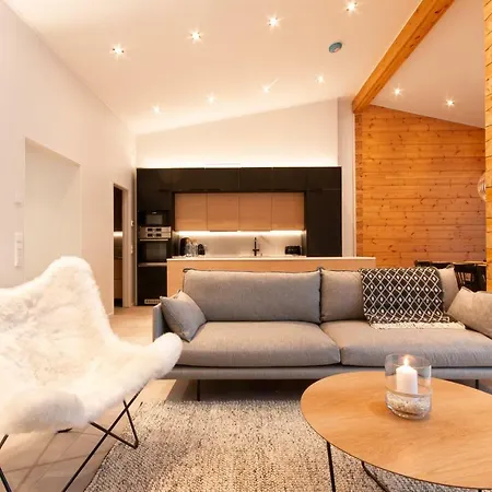 Riverside Luxury Huoneisto